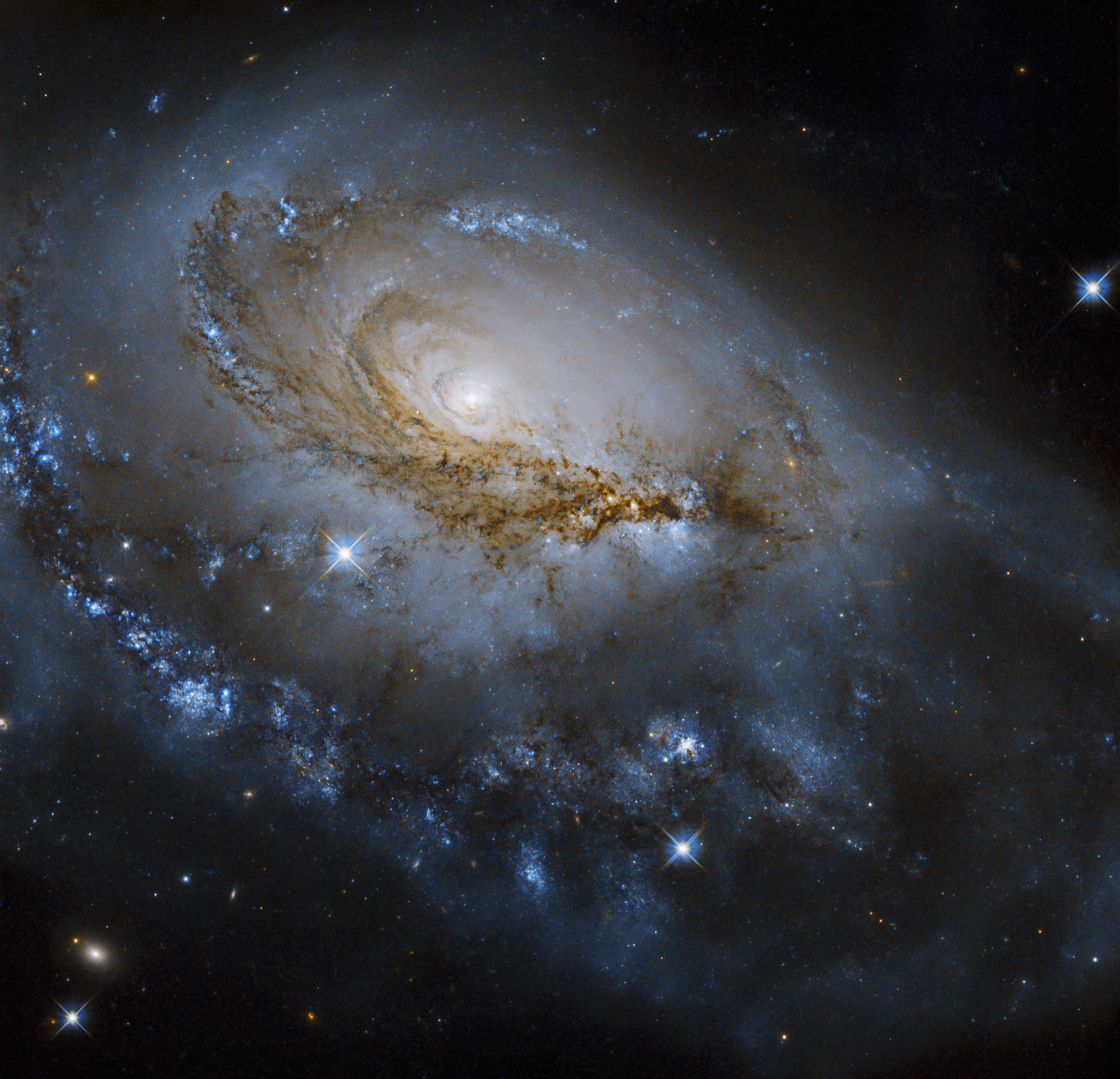 NGC 1961: Aktif Galaktik Çekirdek